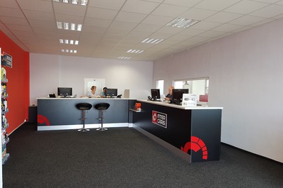 Pracovny, prodejny a firmy